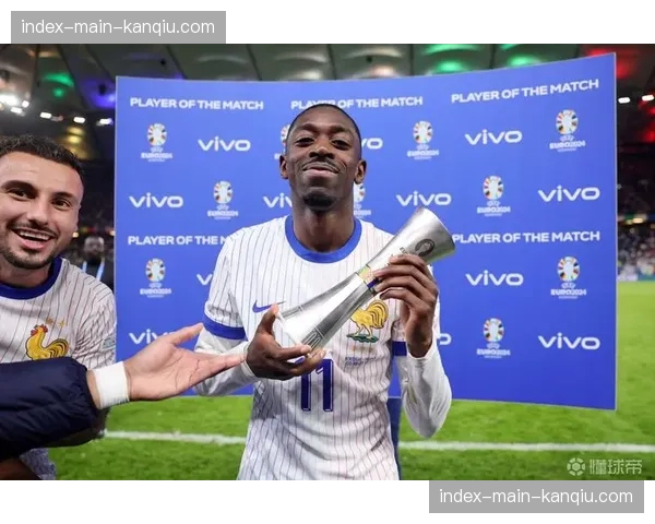 登贝莱疑似伤退，杜埃替补登场成逆转奇兵