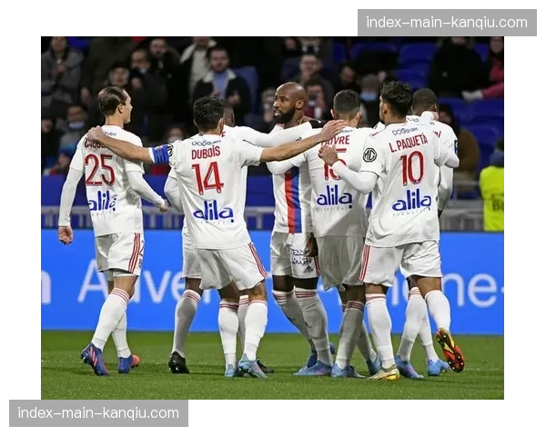 里昂2-0尼斯延续强势,福塞卡回归洒泪与球迷深情互动 里昂2-0尼斯延续强势,福塞卡回归洒泪与球迷深情互动