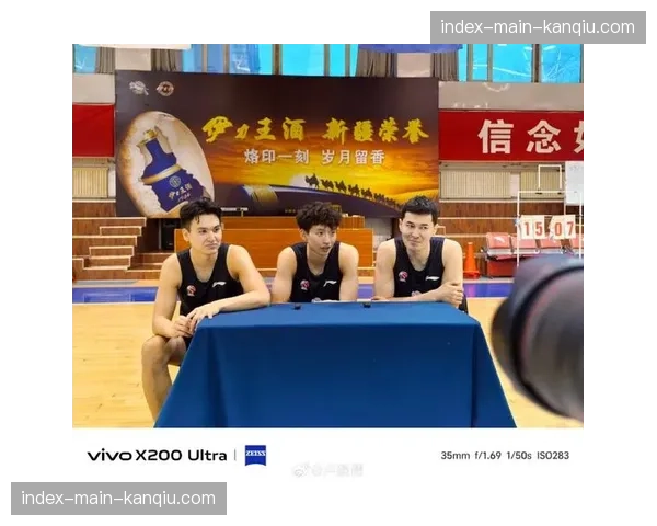 【2026年4月CBA联赛·赛中·花絮乌鲁木齐主场球迷制作巨型TIFO,展示新疆队历史季后赛征程 【2026年4月CBA联赛·赛中·花絮乌鲁木齐主场球迷制作巨型TIFO,展示新疆队历史季后赛征程