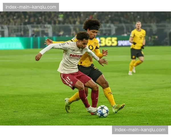 致敬传奇：比利亚雷亚尔主场赛前为昔日功勋里克尔梅举办纪念仪式