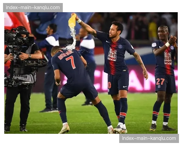 巴黎圣日耳曼1-2不敌里昂，六连胜遭终结仅领先1分